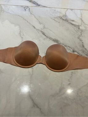 Victoria's Secret Strapless Molded Cup Bra in Nude Tan